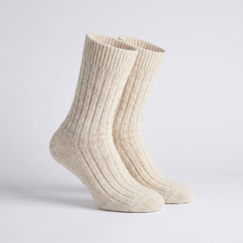 Chaussettes en alpaga écru vue trois-quarts